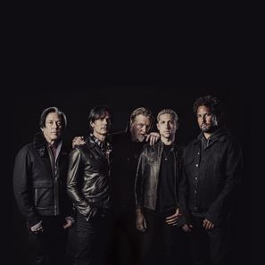 Les 5 musiciens du groupe californien 'Queens of the stone age'