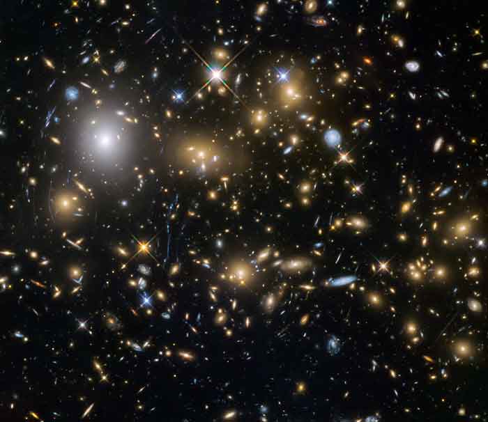 Hubble arcs gravitaionnels