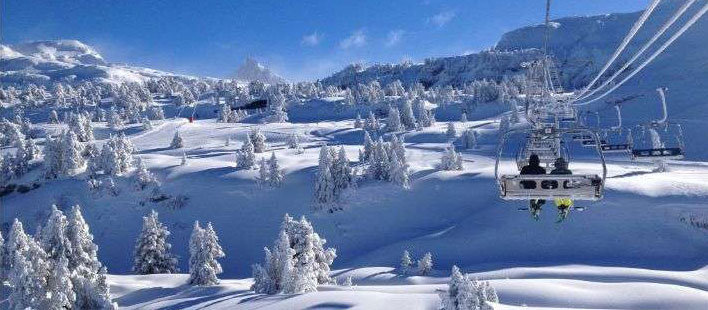 Photo de montagne avec sa neige