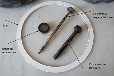 détails de pièces d'un lampe à acétylène