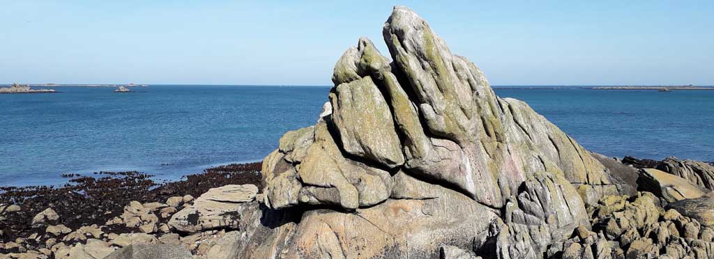 rochers sur la cote bretonne